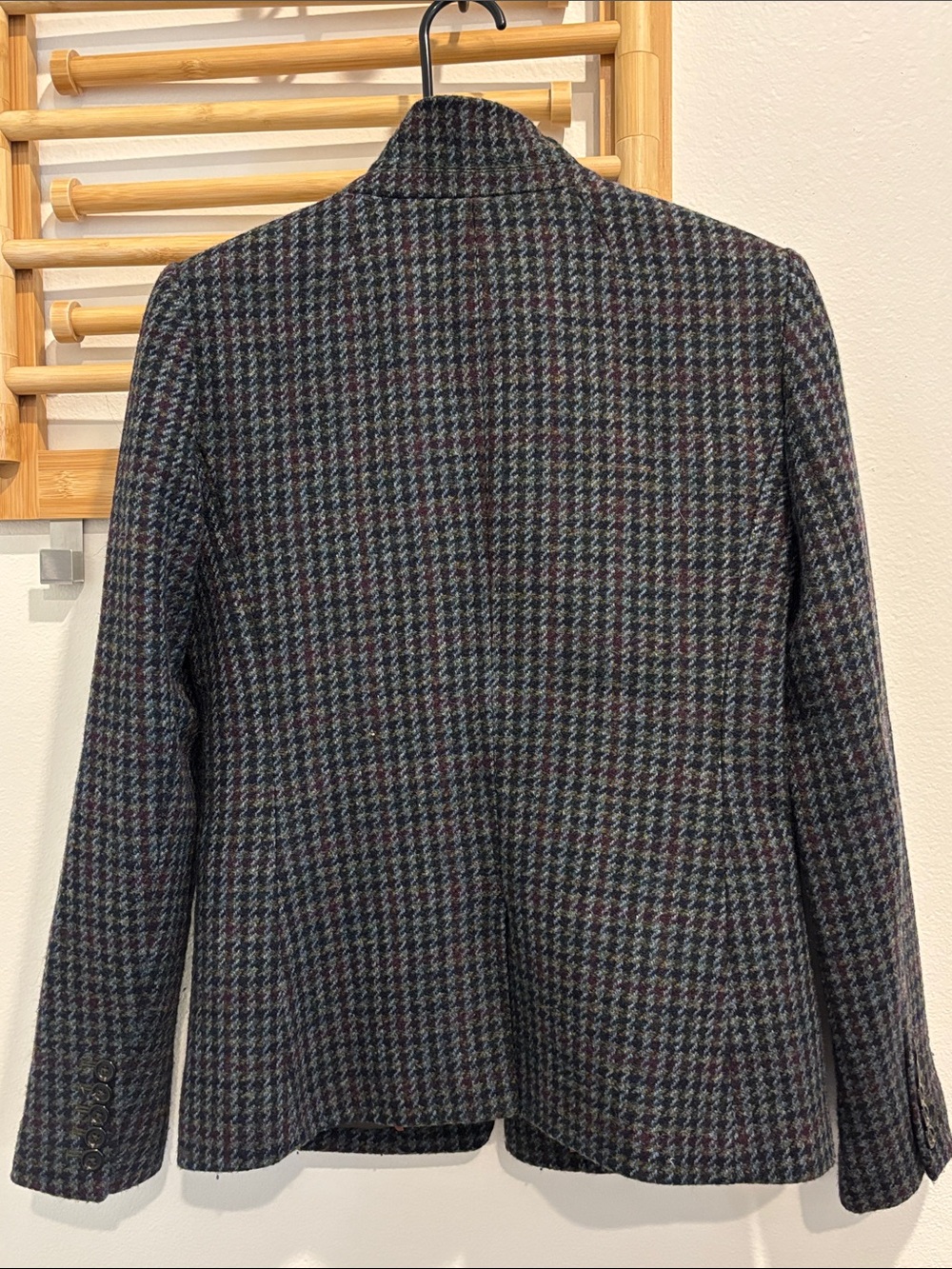 J. Crew single button closure blazer. Size 6. 100% wool. Fully lined. - Picture 4 of 9